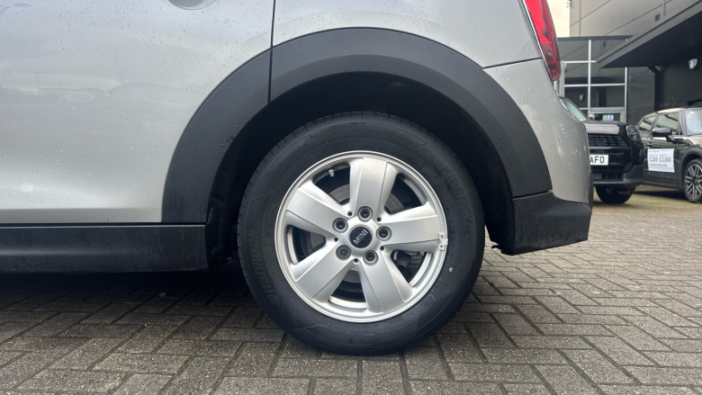 MINI Hatchback 1.5 Cooper Classic Premium 5dr Auto Petrol Hatchback